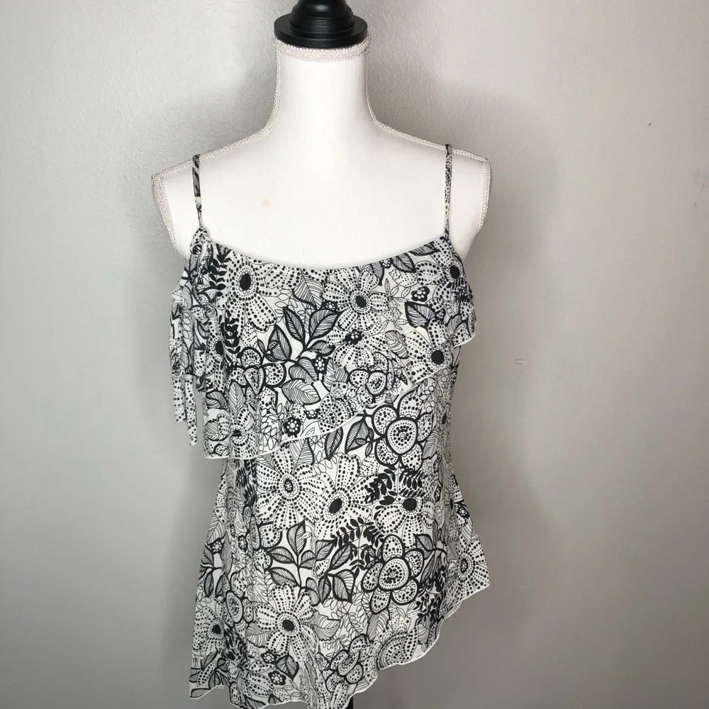 i.e. tank top size medium. Black/white uneven heM